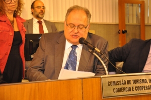 Requerimento que pede prioridade à concessão da licença ambiental de Confins é de iniciativa do deputado Roberto Andrade